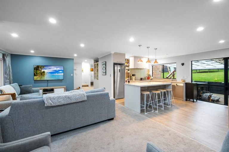 Photo of property in 20 Ina Ville Drive, Pukekohe, 2120