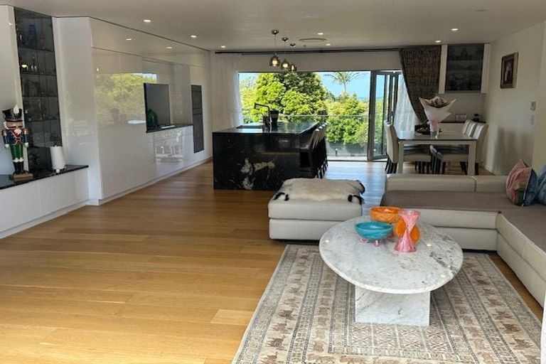 Photo of property in 1 Manaia Place, Mairangi Bay, Auckland, 0630