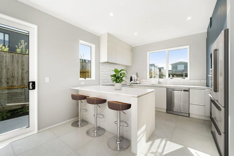 Photo of property in 11 Owen Chapman Drive, Red Beach, 0932