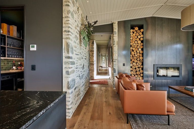 Photo of property in 12 Minaret Ridge, Wanaka, 9305