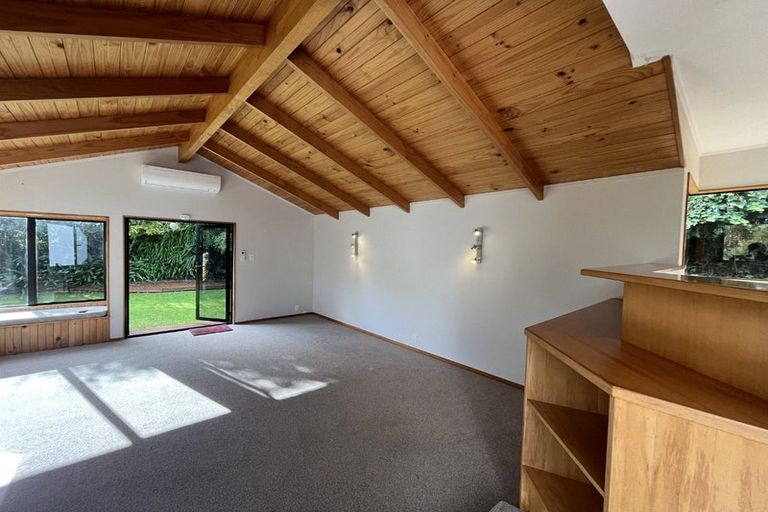 Photo of property in 6 Bushview Place, Upper Vogeltown, New Plymouth, 4310