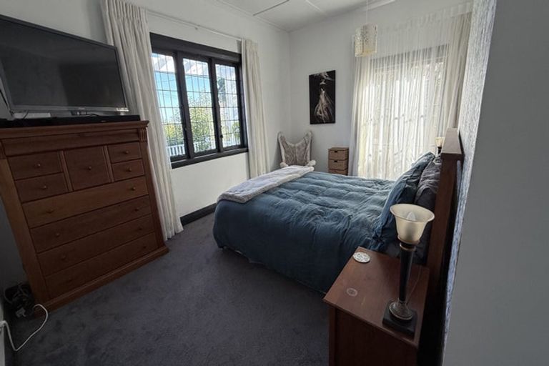 Photo of property in 35 Birkdale Road, Birkdale, Auckland, 0626