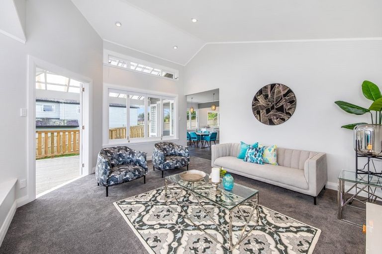 Photo of property in 21 Cambridge Road, Riverhead, 0820