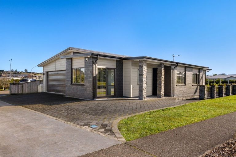 Photo of property in 200 Lakes Boulevard, Pyes Pa, Tauranga, 3112