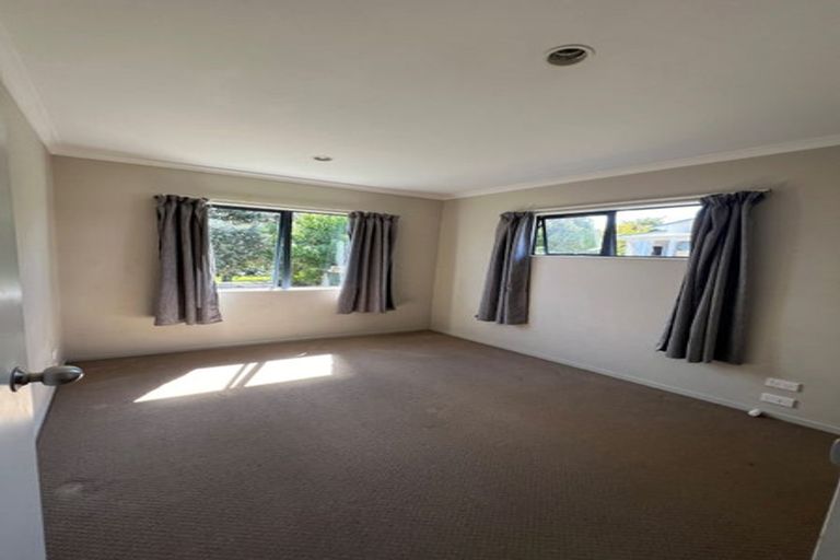 Photo of property in 5 Sherwood Avenue, Te Atatu South, Auckland, 0610