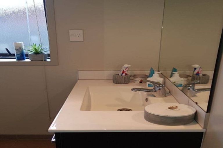 Photo of property in 19 Saltwood Street, Red Beach, 0932