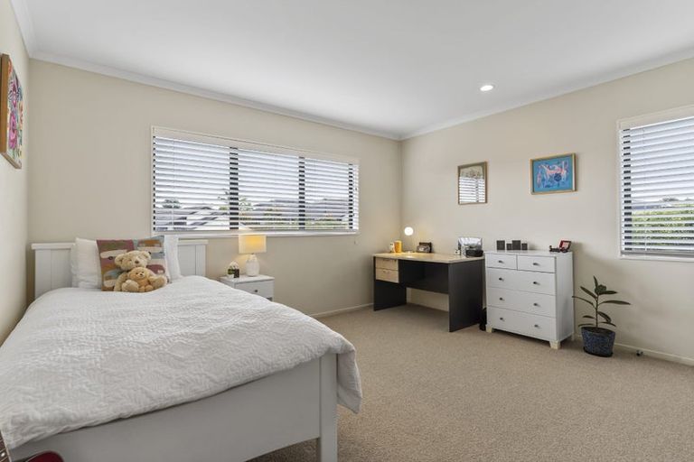 Photo of property in 28 Ina Ville Drive, Pukekohe, 2120