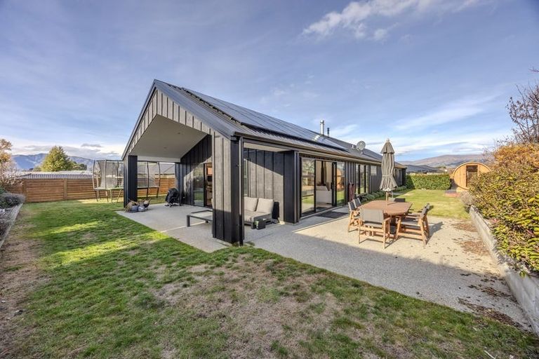 Photo of property in 7 Hebbard Court, Albert Town, Wanaka, 9305