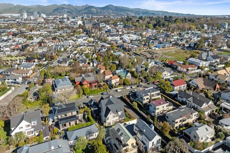 Photo of property in 39 Holly Road, St Albans, Christchurch, 8014