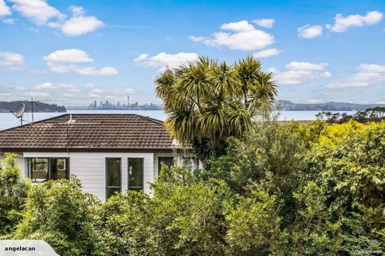Photo of property in 217 Hobsonville Road, Hobsonville, Auckland, 0618