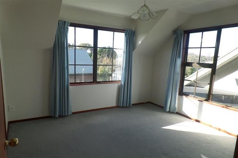 Photo of property in 5 Broadfell Avenue, Avonhead, Christchurch, 8042