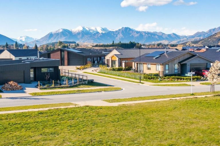 Photo of property in 10 Doug Ledgerwood Drive, Wanaka, 9305