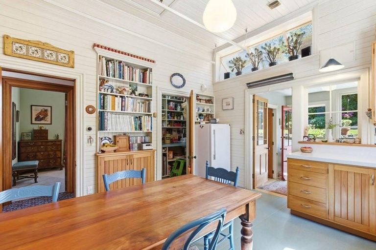 Photo of property in 12 Fairview Crescent, Kelburn, Wellington, 6012