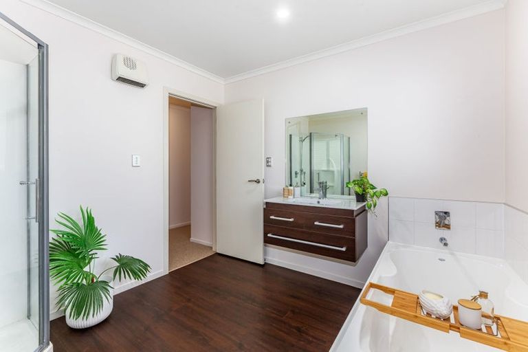 Photo of property in 5 Paparoa Crescent, Aotea, Porirua, 5024