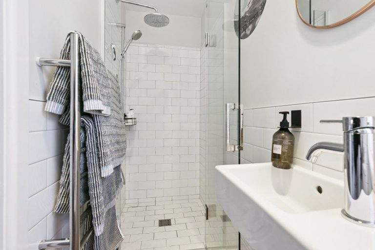 Photo of property in 15 Milton Street, Berhampore, Wellington, 6023