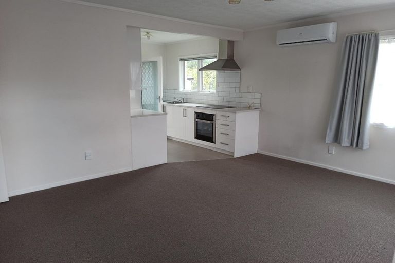 Photo of property in 2/8 Waikaremoana Place, Pakuranga Heights, Auckland, 2010