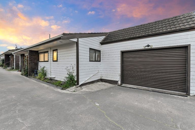 Photo of property in 3/21 Northall Road, New Lynn, Auckland, 0600