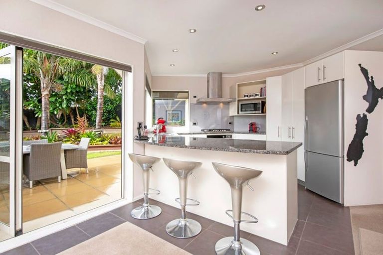 Photo of property in 8 Moycullien Lane, East Tamaki Heights, Auckland, 2016