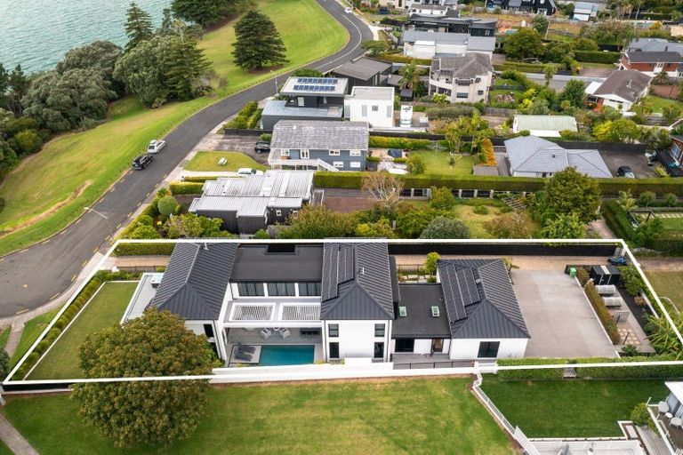 Photo of property in 90 Marine Parade, Mellons Bay, Auckland, 2014
