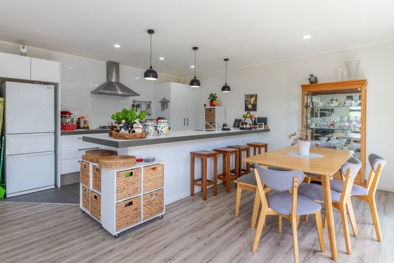 Photo of property in 42 Kenepuru Drive, Tawa, Wellington, 5028