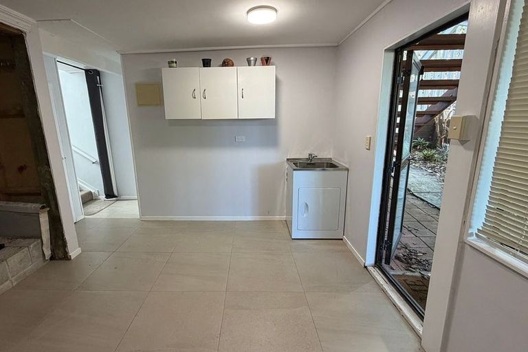 Photo of property in 5 Kearney Place, Massey, Auckland, 0614