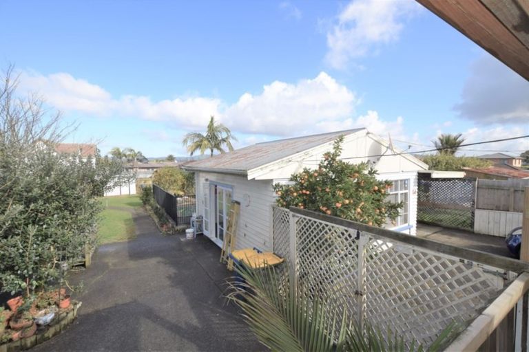 Photo of property in 6 Strid Road, Te Atatu South, Auckland, 0610