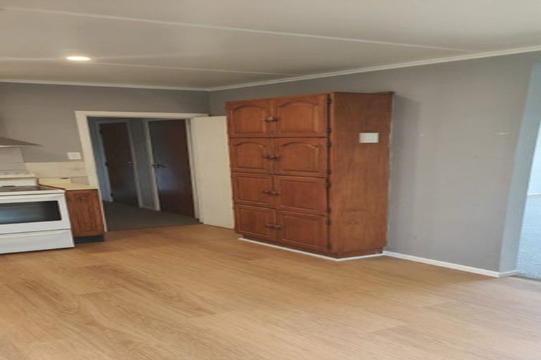 Photo of property in 40 Ruskin Road, Newlands, Wellington, 6037