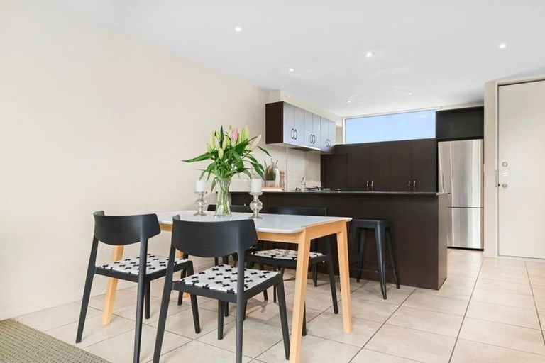 Photo of property in 2/1010 Colombo Street, St Albans, Christchurch, 8014