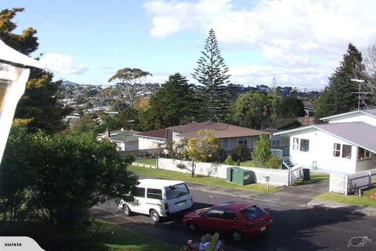 Photo of property in 8 Cypress Place, Sunnynook, Auckland, 0620