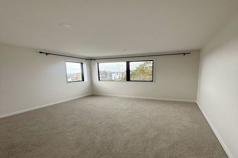 Photo of property in 73 Hutchinsons Road, Bucklands Beach, Auckland, 2014