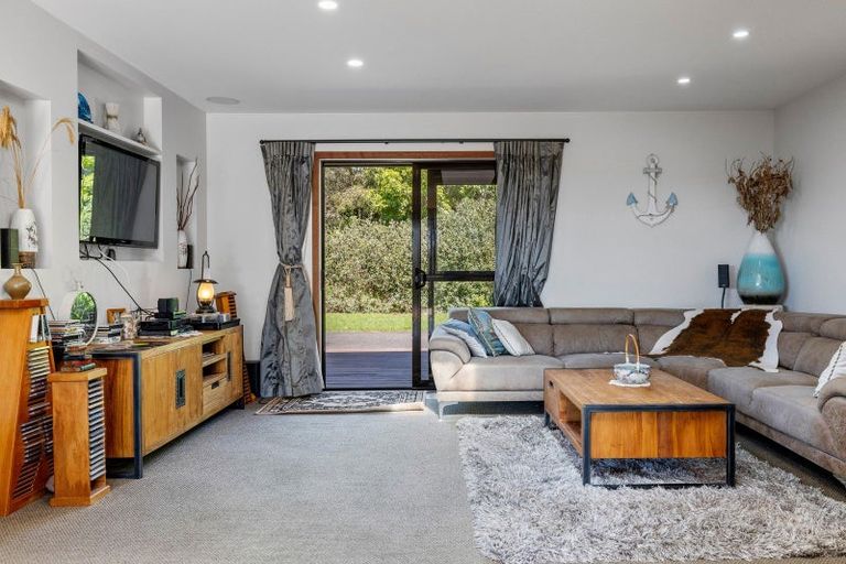 Photo of property in 14 Glen Mohr, Acacia Bay, Taupo, 3385