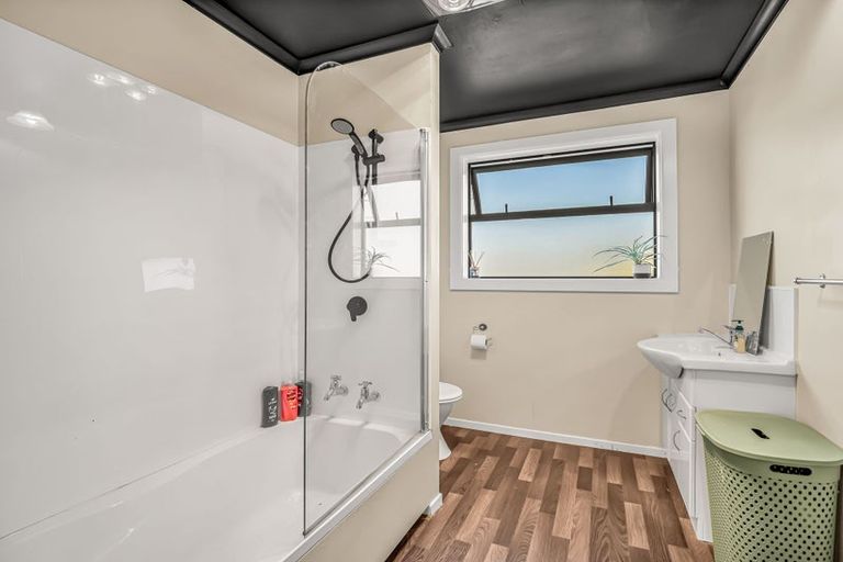 Photo of property in 18 Harlech Street, Oamaru North, Oamaru, 9400