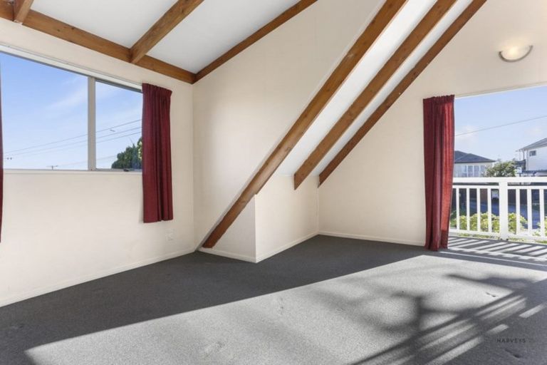 Photo of property in 1/83 Mcleod Road, Te Atatu South, Auckland, 0610