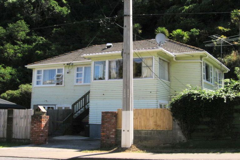 Photo of property in 27 Melrose Road, Island Bay, Wellington, 6023