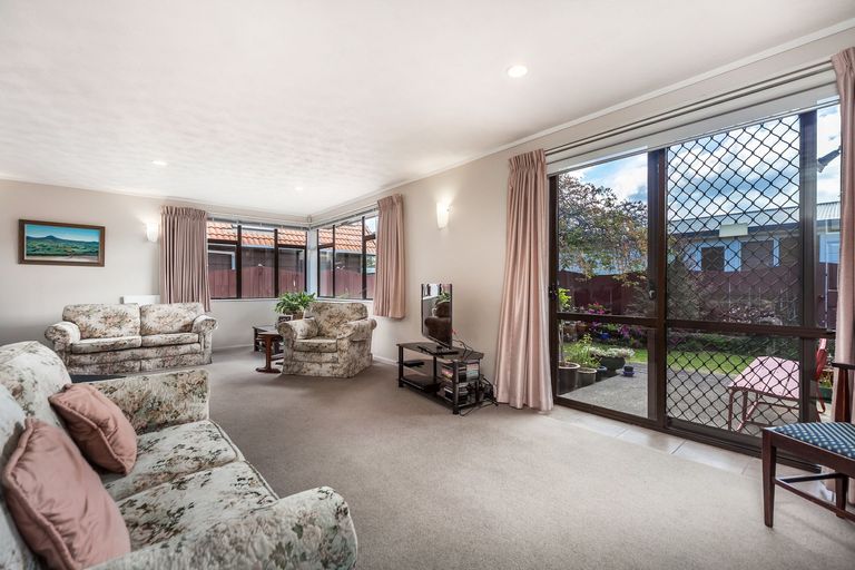 Photo of property in 1/10 Camden Place, Papatoetoe, Auckland, 2025