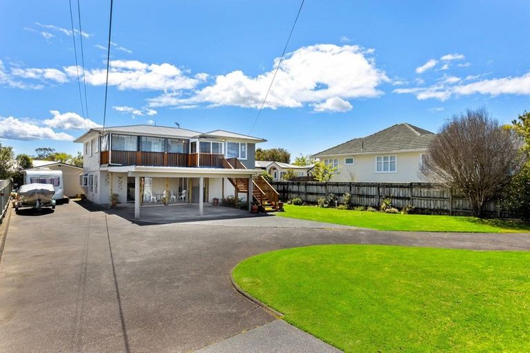 Photo of property in 9 Stokes Avenue, Te Atatu Peninsula, Auckland, 0610