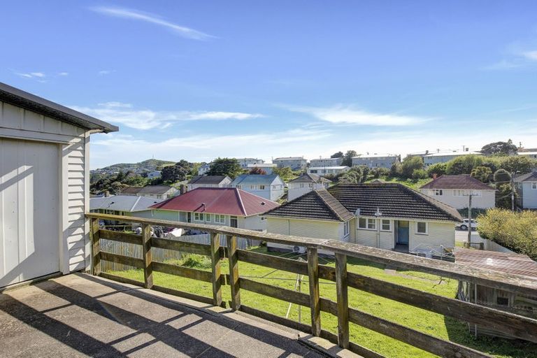 Photo of property in 172 Champion Street, Cannons Creek, Porirua, 5024