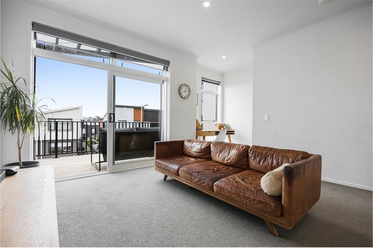 Photo of property in 25 Marine Parade, Hobsonville, Auckland, 0616