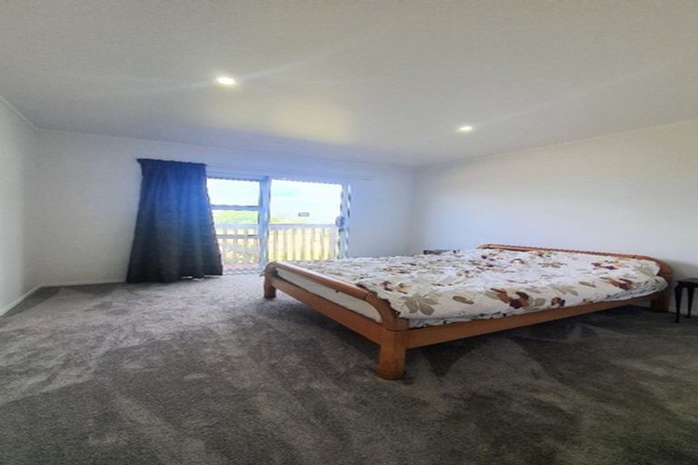 Photo of property in 18 Flagstaff Place, Massey, Auckland, 0614