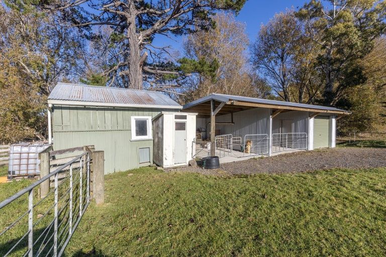 Photo of property in 208 Adelaide Road, Dannevirke, 4930