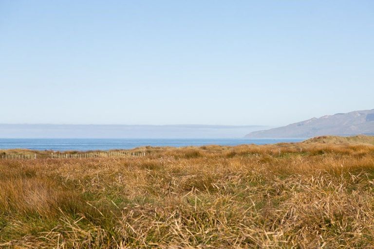 Photo of property in 3 Reefview Way, Flat Point, 5883