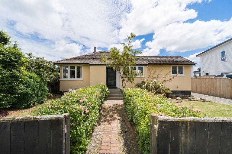 Photo of property in 3 Montrose Place, Takaro, Palmerston North, 4412