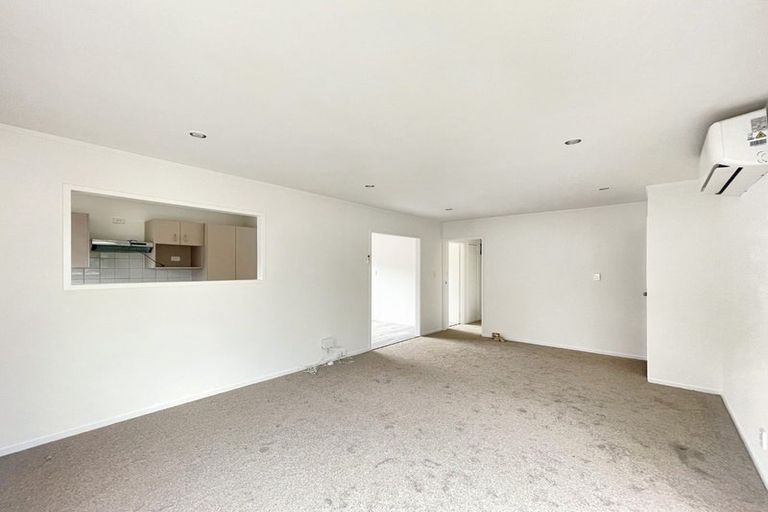 Photo of property in 38 Fitzherbert Avenue, West Harbour, Auckland, 0618