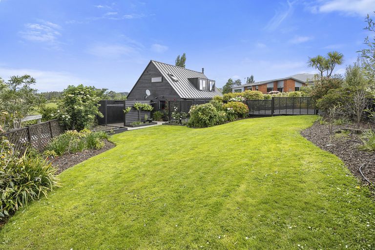 Photo of property in 18 Estuary Crescent, Fairfield, Dunedin, 9018