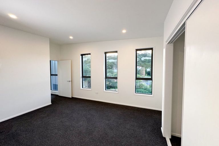 Photo of property in 4 Black Rock Road, Newlands, Wellington, 6037