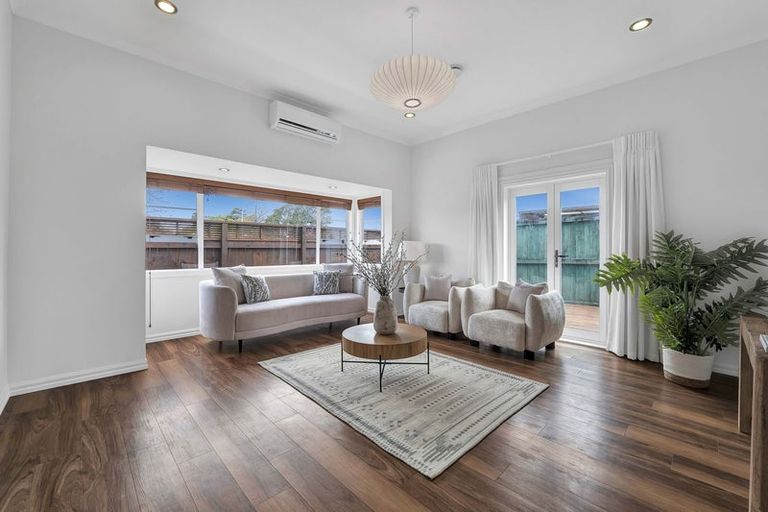 Photo of property in 15 Wallath Road, Westown, New Plymouth, 4310