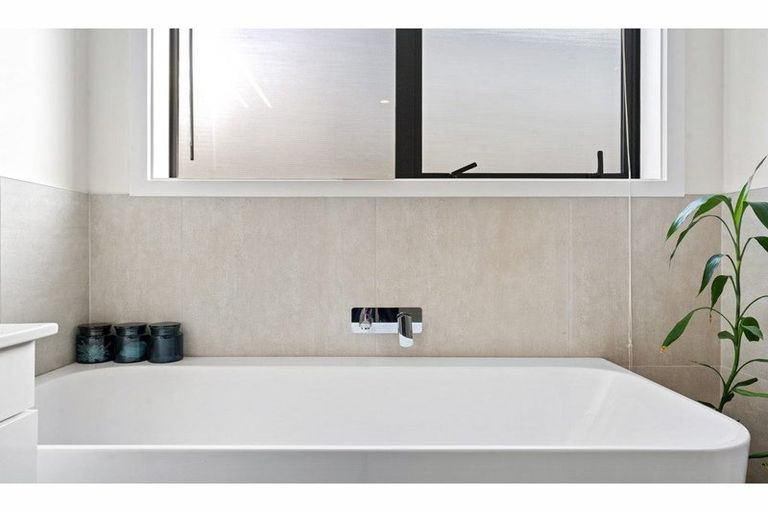 Photo of property in 5 Libertia Lane, Orewa, 0931