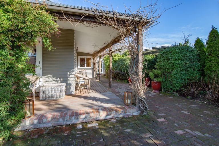 Photo of property in 130 Memorial Avenue, Burnside, Christchurch, 8053