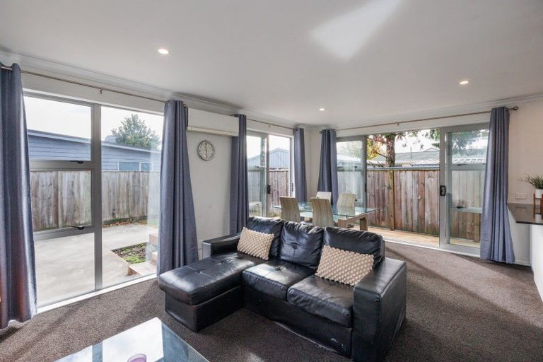 Photo of property in 56 Exeter Crescent, Takaro, Palmerston North, 4412