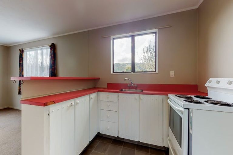 Photo of property in 1a Sunny Grove, Wainuiomata, Lower Hutt, 5014